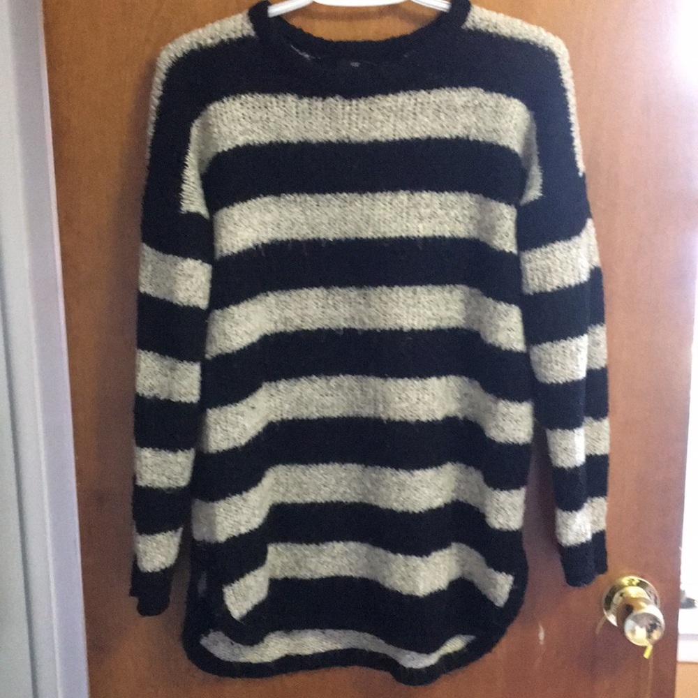 FOREVER 21 KNITTED LONG SWEATER